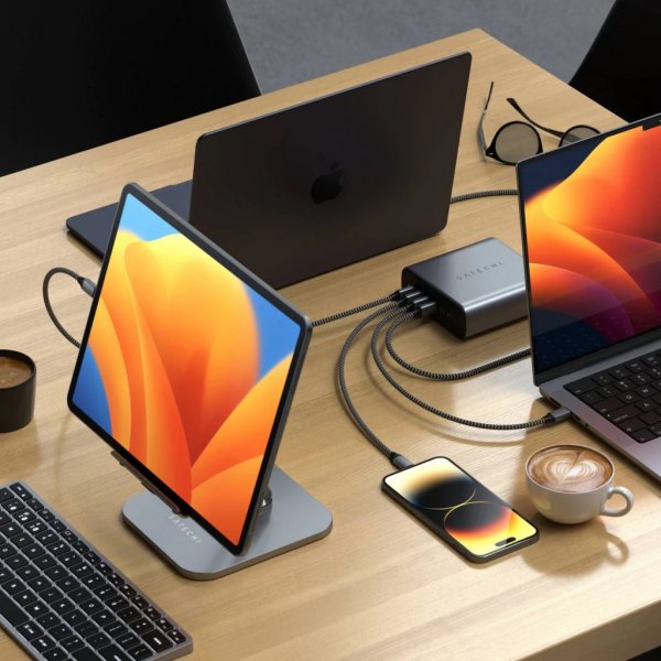Charger 200W USB-C 6-port GaN Charger
