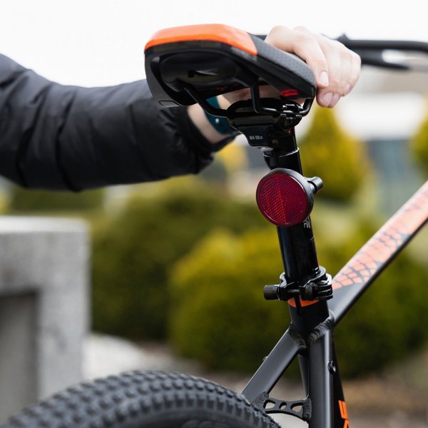 Smart Tracker Reflector for Bicycle