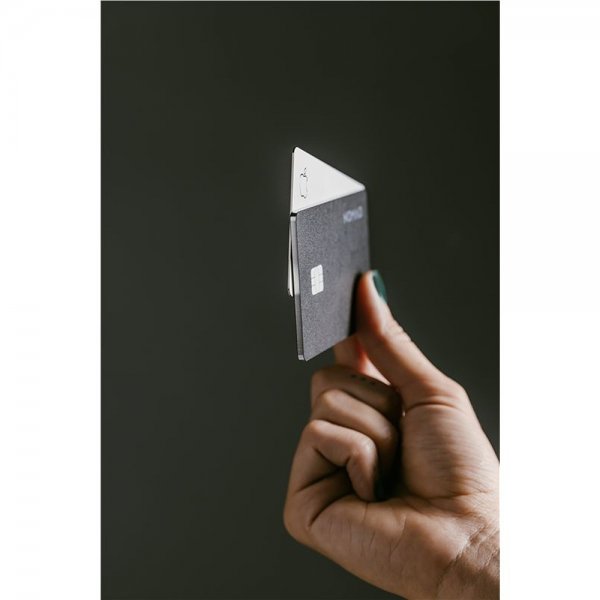 Tracking Card Pro White